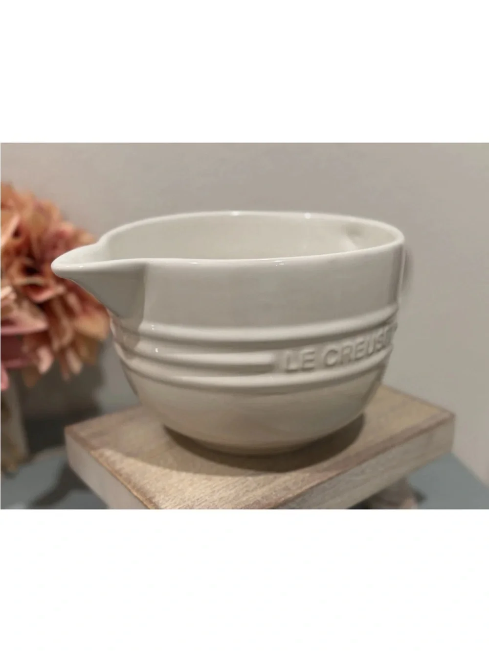 Le Creuset Stoneware Batter Mixing Bowl 2L / 2-1/8Qt color ~ MERINGUE New No Tag